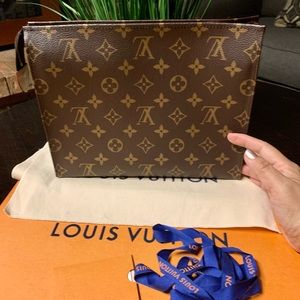 Authentic LV Toiletry26